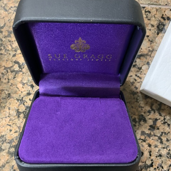 SUE GRAGG . 💍👑. Luxury Jewelry box - Picture 7 of 8